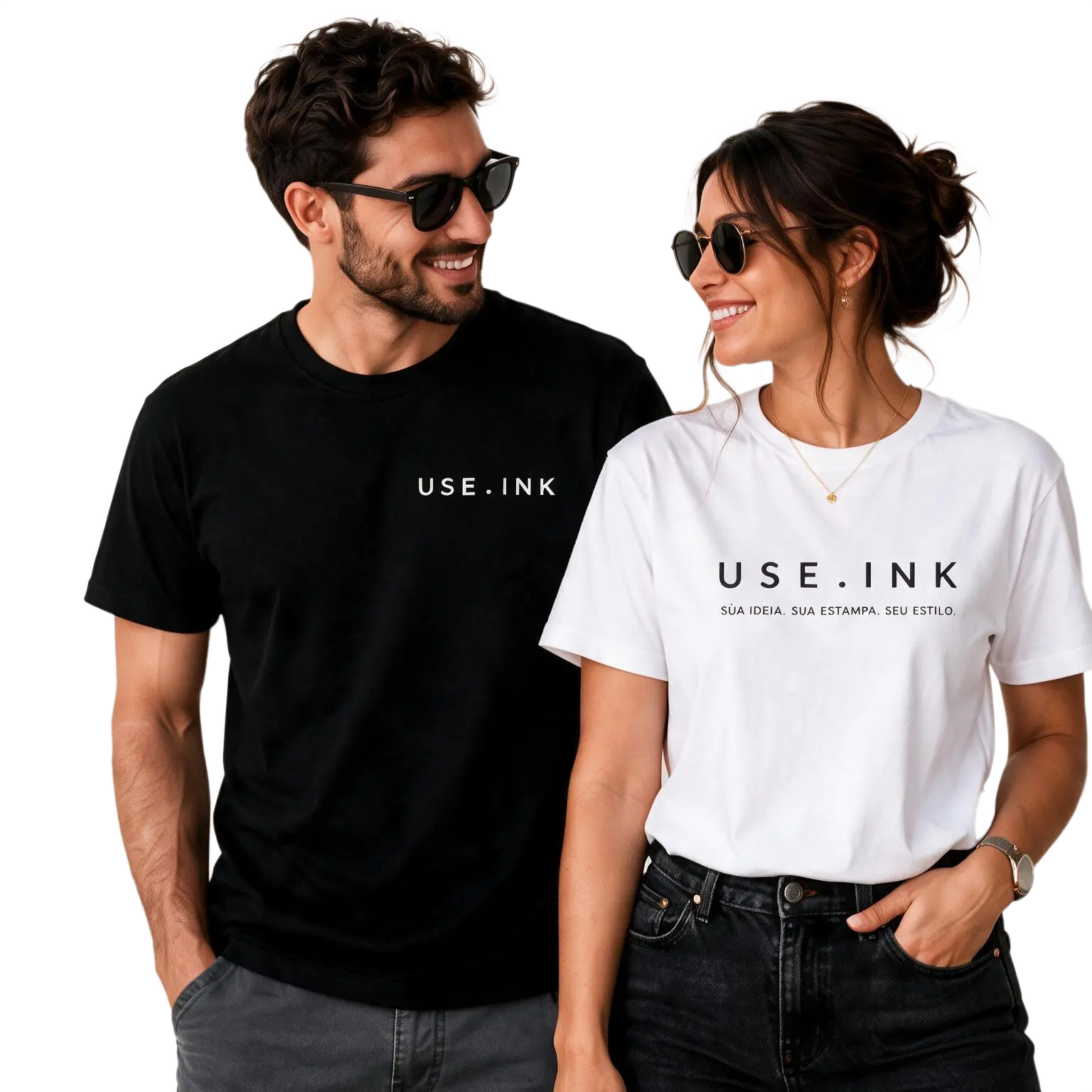 Homem e mulher usando camisetas personalizadas USE.INK